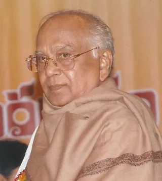 హైదరాబాద్ రవీంద్రభారతిలో జరిగిన సభలో అక్కినేని నాగేశ్వరరావు (2010)