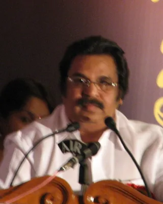 హైదరాబాద్‌లో తెలుగు ఫాంట్ల విడుదల సభలో మాట్లాడుతున్న దాసరి నారాయణరావు