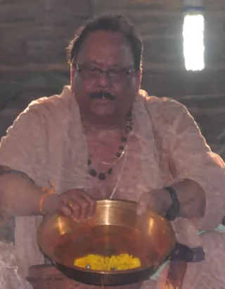 ఒక పూజా కార్యక్రమంలో కృష్ణంరాజు