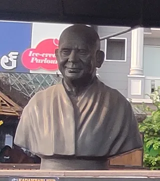విశ్వనాథ సత్యనారాయణ అర్ధ విగ్రహం, విశాఖపట్నం
