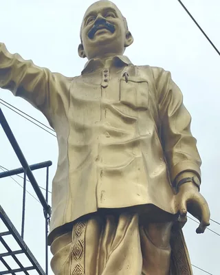 వై.ఎస్.రాజశేఖరరెడ్డి విగ్రహం, కొమ్మాది, విశాఖపట్నం